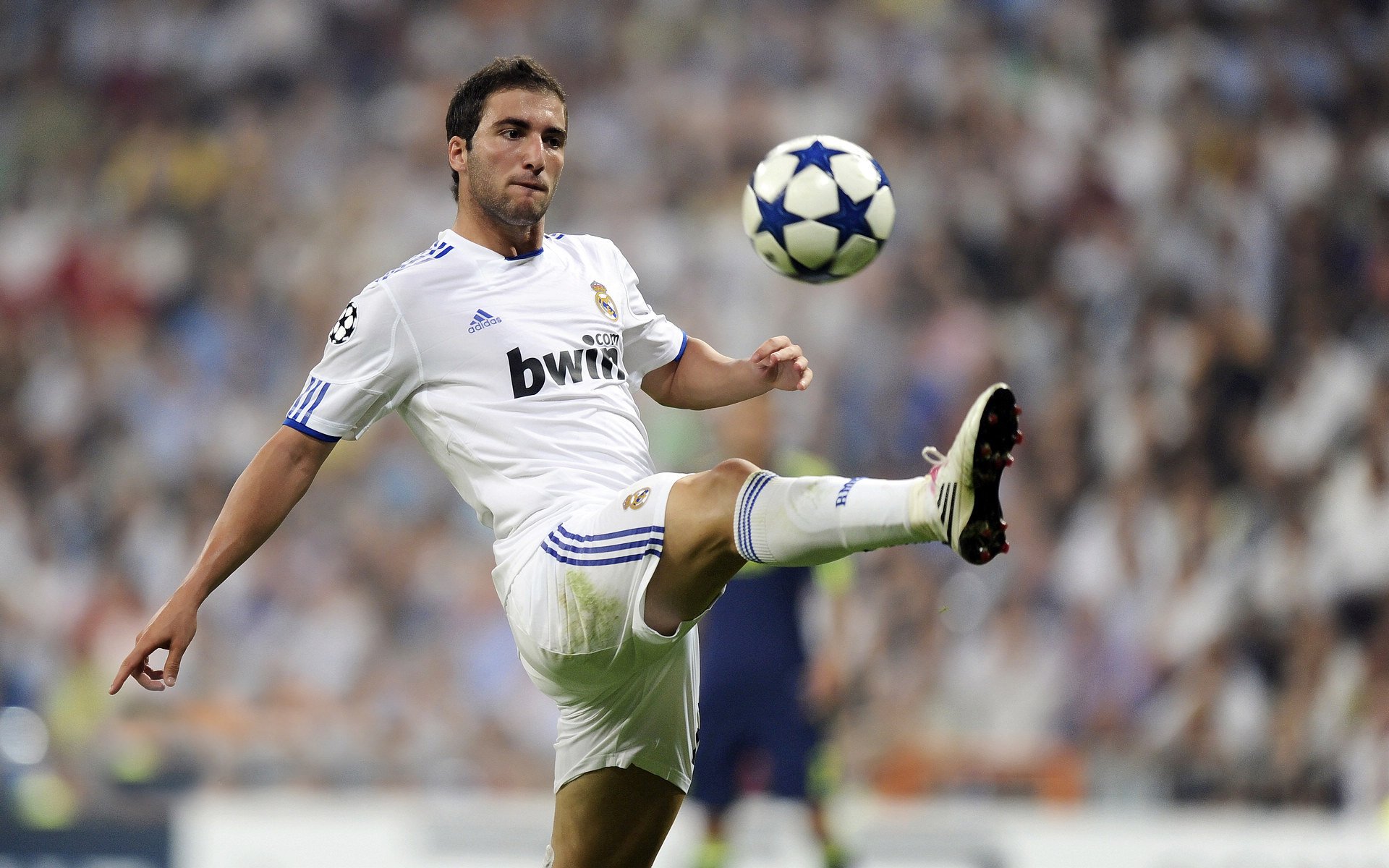 又见绝平！洛杉矶快船与广东男篮鏖战至终场，奥斯梅恩读秒救主